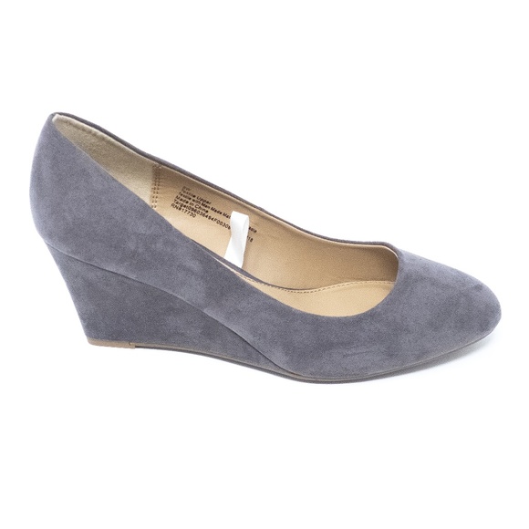 A New Day Women's Dot Round Toe Wedge Pumps 8 W - Picture 2 of 8